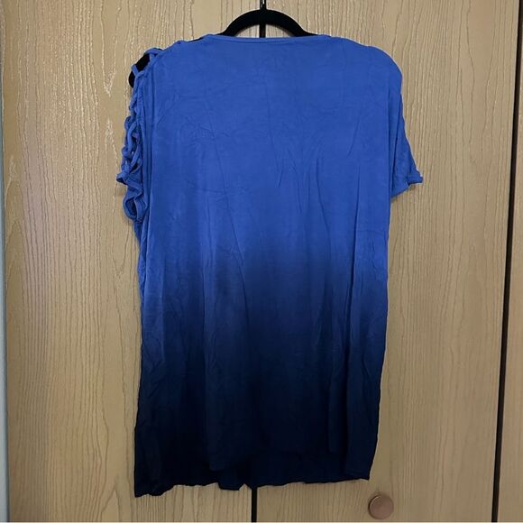 Torrid. Blue Fade cold shoulder tee. Lane Bryant. Size 2X - Picture 3 of 3